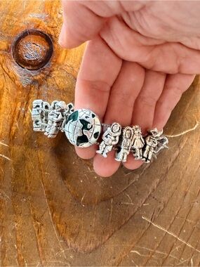 1980s children of the world silver tone bracelet